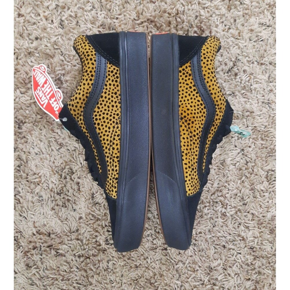 Vans ComfyCush Old Skool in the "Tiny Cheetah" (Black/Yellow) colorway - Picture 3 of 8